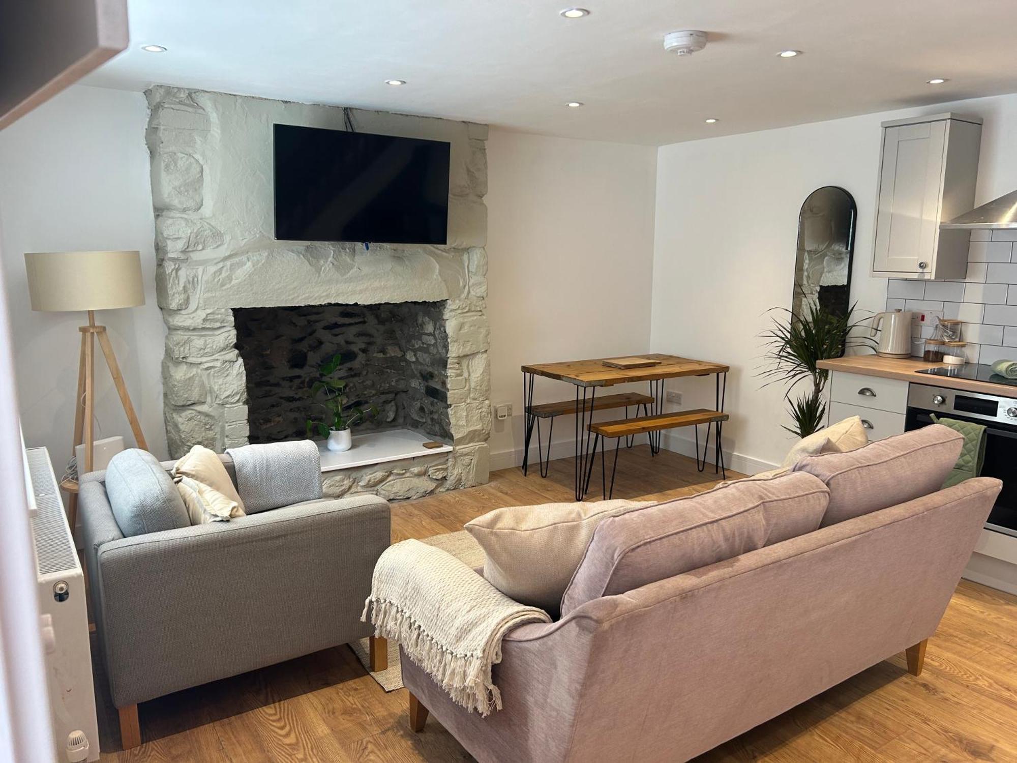 Llanllechid Cosy Modern Miners Cottage מראה חיצוני תמונה